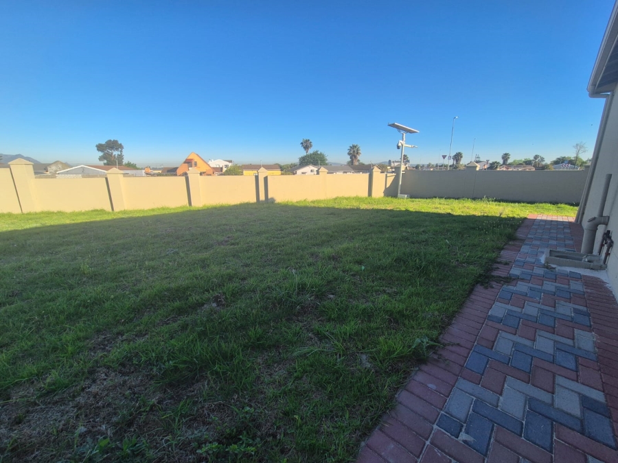 To Let 3 Bedroom Property for Rent in Stellendale Western Cape